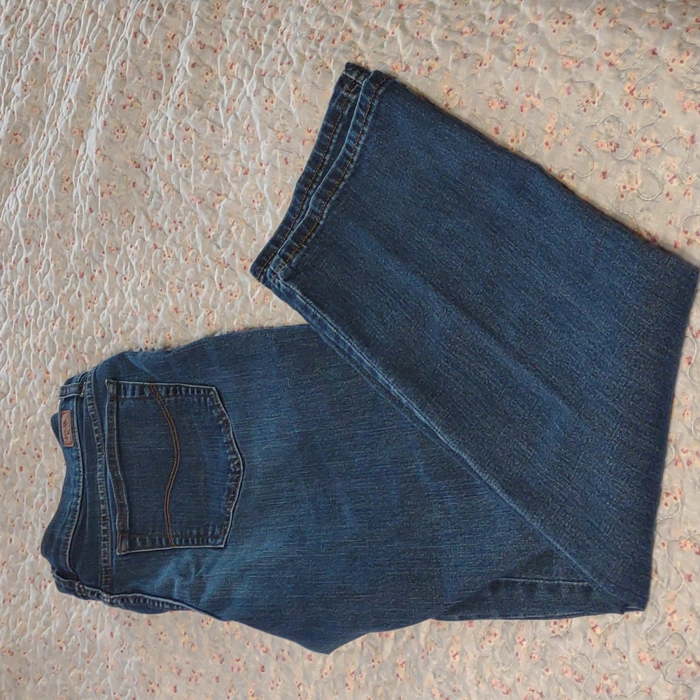 Lee Jeans, Relaxed fit, straight leg, mid-rise. EUC